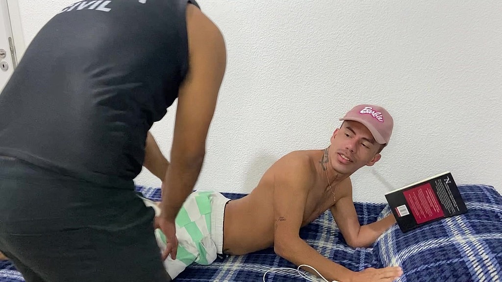 ajudando o amigo (Jhon Black, Dlark) ajudando o amigo (Jhon Black, Dlark)