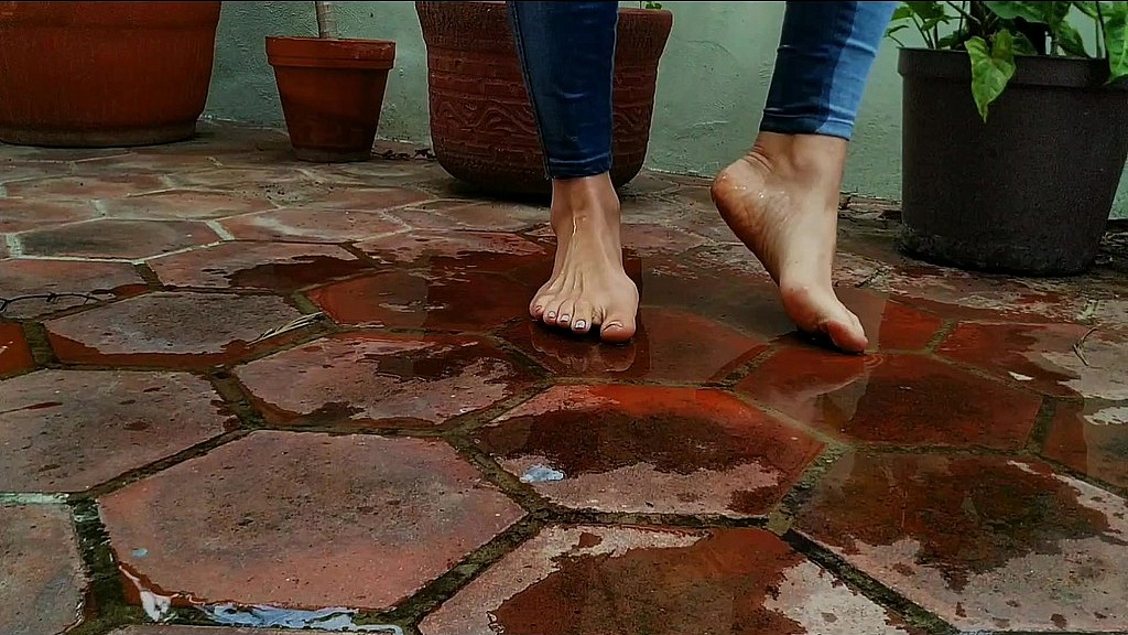 i pissed my bluejeans in outdoor garden (MyBadReputation) i pissed my bluejeans in outdoor garden (MyBadReputation)
