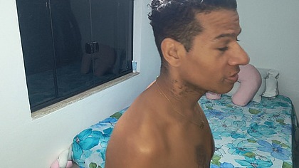 Fui na casa do amigo tatuado pra relaxar. So nao imaginava que ele era pauzudo e gostava de meter.