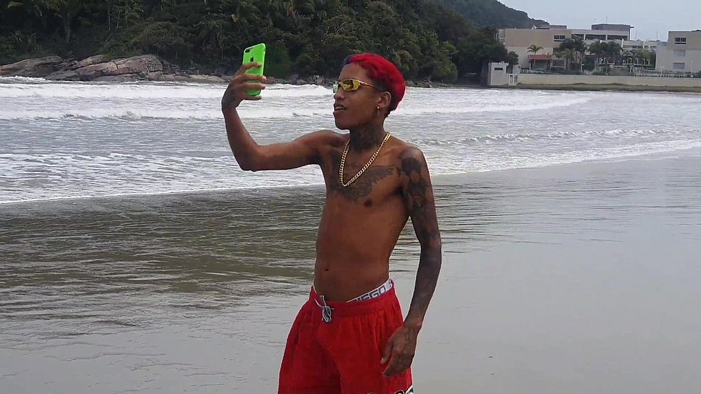 achei o famoso brinquedo na praia e fui logo tietar (Paty Bumbum, Brinquedo ator) achei o famoso brinquedo na praia e fui logo tietar (Paty Bumbum, Brinquedo ator)