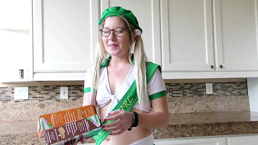 Vienna Rose cosplay blowjob and cumshot