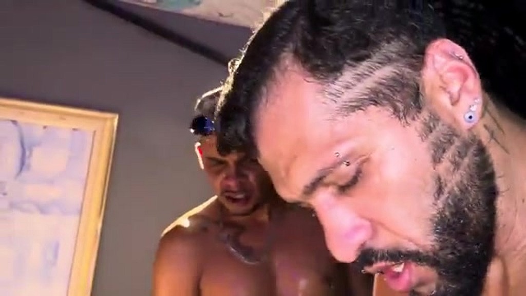 10 machos num surubao (Kxorrao, Junior Delao, Socyal Sem Camisa, Maldonatto, Erick, Vava Oficial, Guga Moreno) 10 machos num surubao (Kxorrao, Junior Delao, Socyal Sem Camisa, Maldonatto, Erick, Vava Oficial, Guga Moreno)