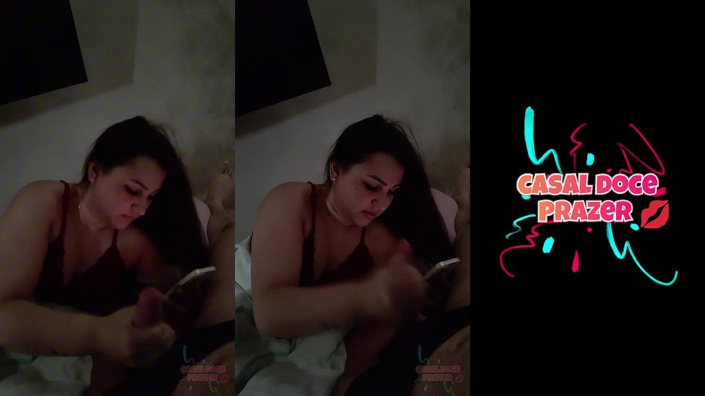 batendo punheta para o marido enquanto esta em ligacao de video (Casal Doce Prazer, Sr Boy) batendo punheta para o marido enquanto esta em ligacao de video (Casal Doce Prazer, Sr Boy)