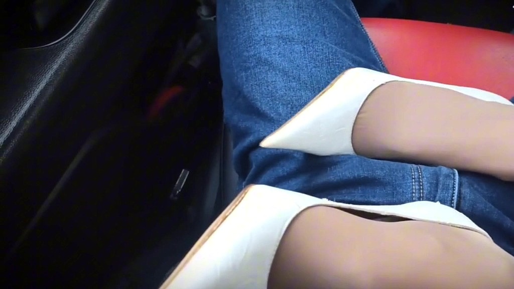 fucking her heels in car after dinner (Anita Pink, ManuManu) fucking her heels in car after dinner (Anita Pink, ManuManu)