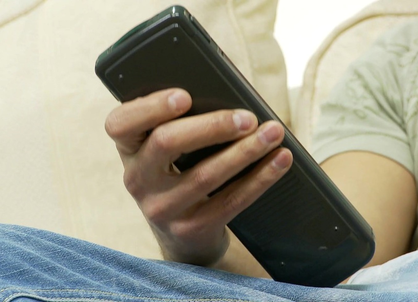 Gorgeous Dark Angel Uses A Dildo In Both Holes