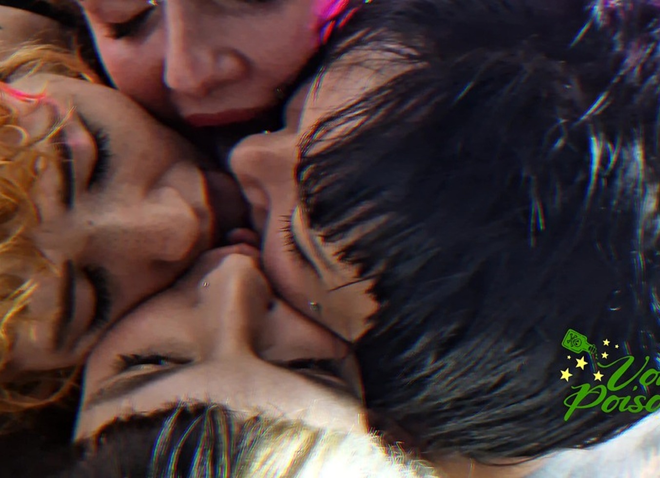 Gostosas Tatuadas Na Festinha Privada Fumando E Lambendo Os Pezinhos