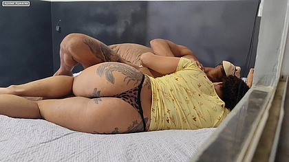 MEU MARIDO NAO MIM CORRESPONDE NA CAMA ENTAO CHAMEI O PERSSONAL DA A ACADEMIA AQUI PRA CASA