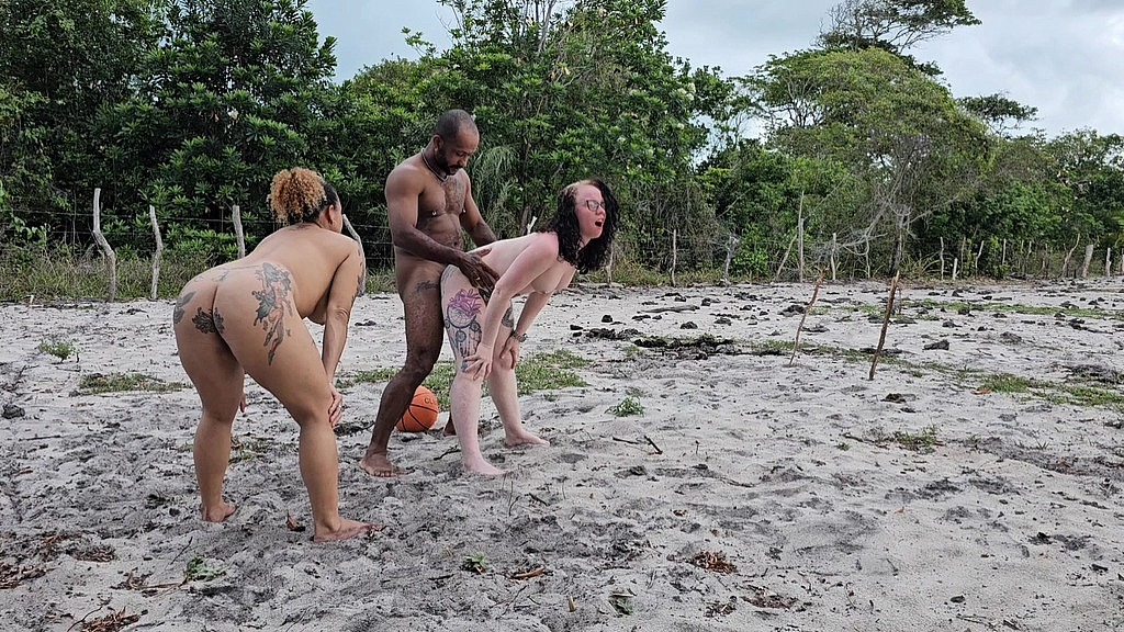 batendo bola no capinho com meu vizinho perdemos nosos cusinhos (Eliane Furacao, Lorrany Exotica, Marcio Baiano) batendo bola no capinho com meu vizinho perdemos nosos cusinhos (Eliane Furacao, Lorrany Exotica, Marcio Baiano)