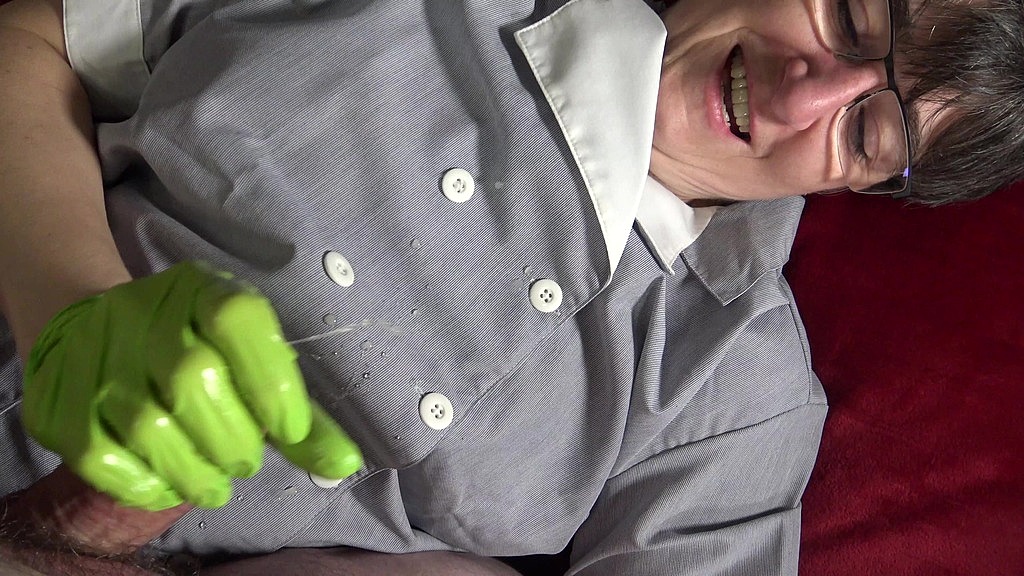 gloves and apron (GermanHotMilf, Richm) gloves and apron (GermanHotMilf, Richm)