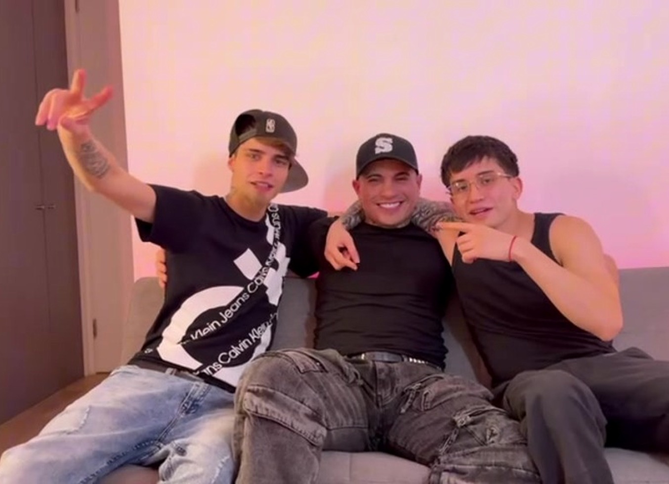 Fui Pra Argentina Pra Fazerumas Putarias Com Os Hermanos. - Completo