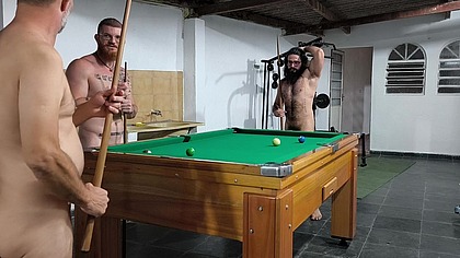3 ativos jogando sinuca valendo o cu
