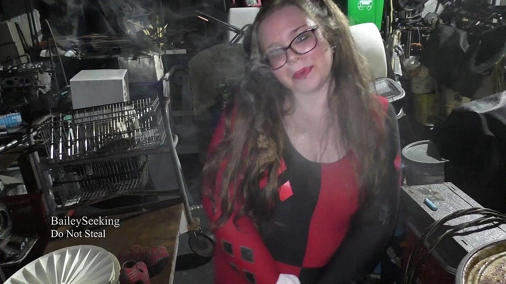 Харлі Квінн косплей Смоук - реклама (Бейлі Сікінг) harley quinn cosplay smoke - ad (Bailey Seeking)