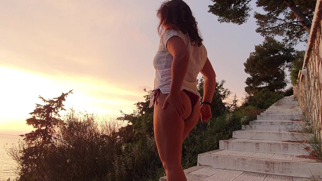 girl is pissing on hill during sunset! (Expressiagirl) girl is pissing on hill during sunset! (Expressiagirl)