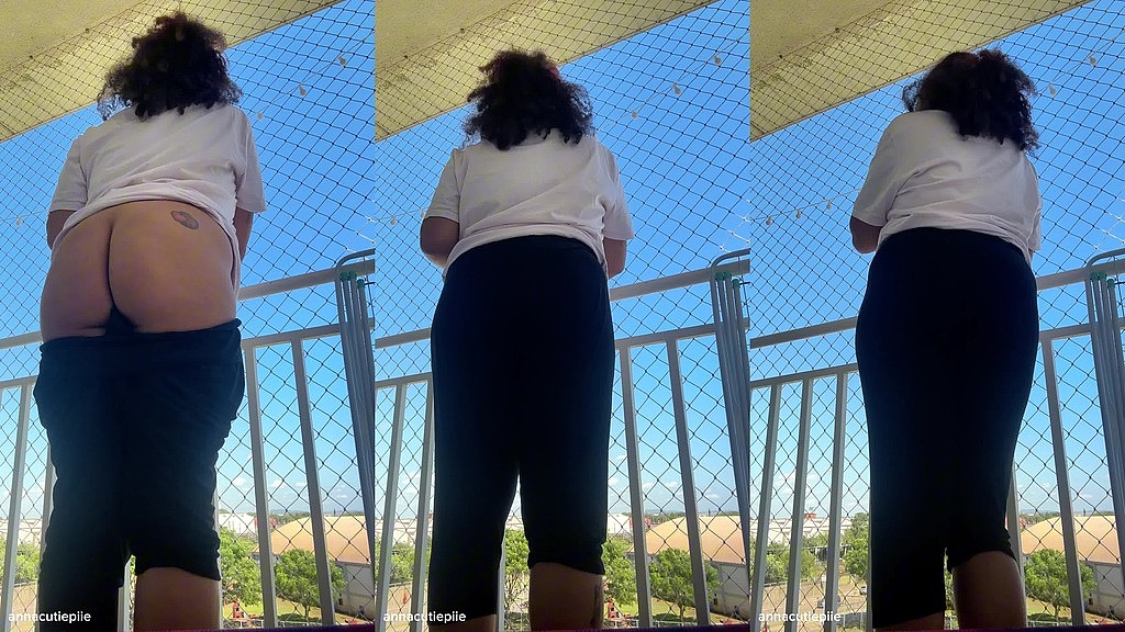 пухкенька латинка пердить на балконі, товста дупа випускає гучні смердючі пукання на вулиці (милашка) chubby latina balcony fart session thick ass releasing loud stinky farts outdoor (Cutie)