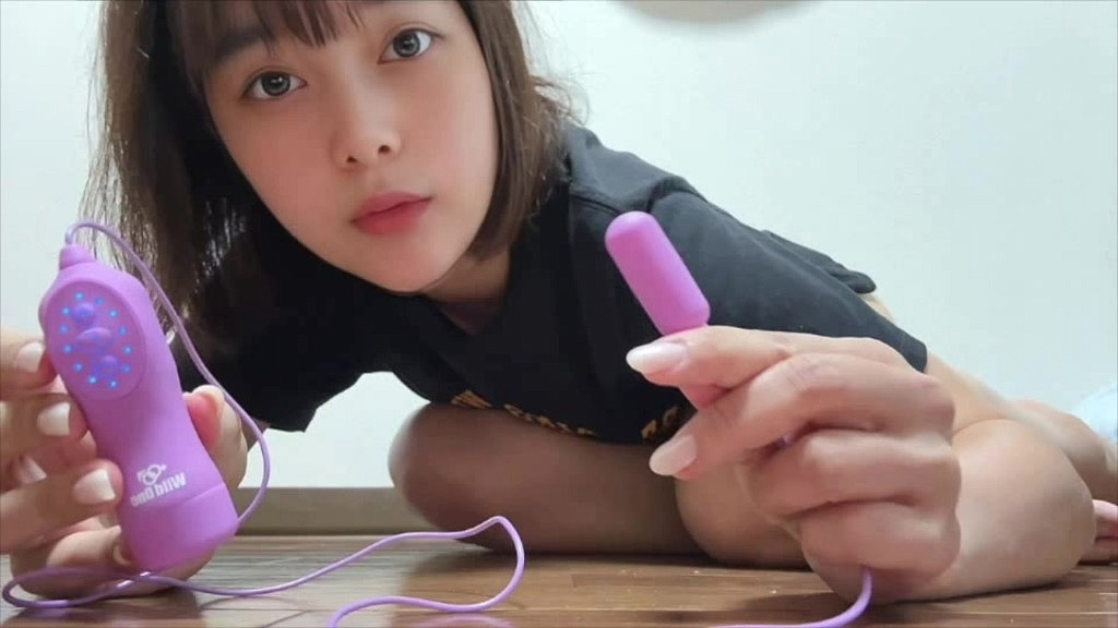 ドラマみていたらえっちなシーンが流れておなにーしたくて一人えっちしちゃいました… (Momoka) ドラマみていたらえっちなシーンが流れておなにーしたくて一人えっちしちゃいました… (Momoka)