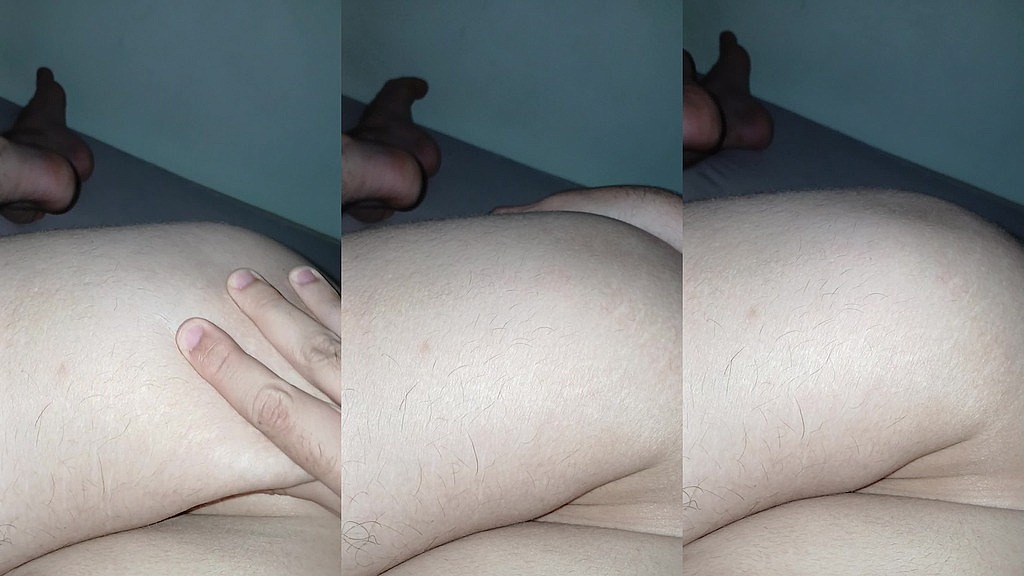 deitada na cama me divertindo (AnnaJuliaMoonMoon) deitada na cama me divertindo (AnnaJuliaMoonMoon)