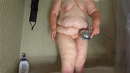 Jamdown26_Dad0603_Dag0603 - Cum and watch me take my shower, showing close ups of my phat meaty pussy and thick fat ass