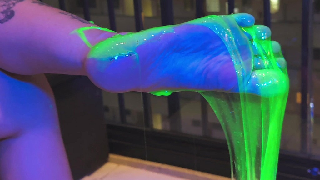 enjoy my slime sticky feet (Ale Medeiros, Miss Bimby) enjoy my slime sticky feet (Ale Medeiros, Miss Bimby)