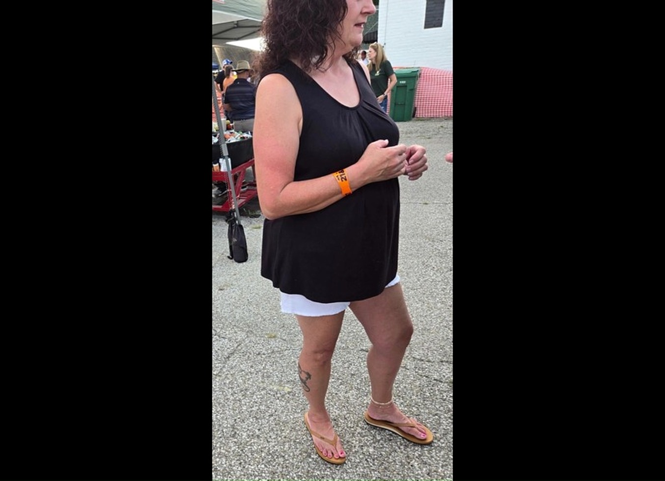 Ali Allure Picks Up A Guy At The Bar And Goes To His Garage Sale