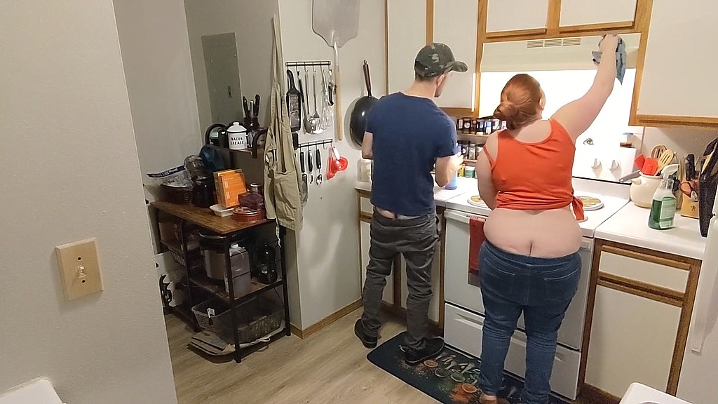 couple’s buttcracks exposed cleaning kitchen cabinets (Sophia Sinclair, Jasper Spice) couple’s buttcracks exposed cleaning kitchen cabinets (Sophia Sinclair, Jasper Spice)