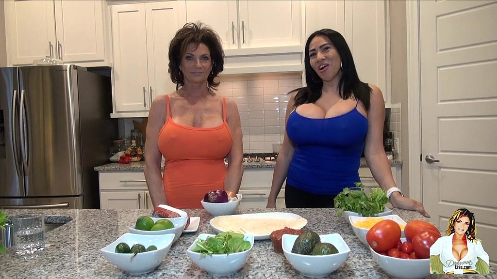 macho man cooking show (ChasityRenee, Deauxma) macho man cooking show (ChasityRenee, Deauxma)