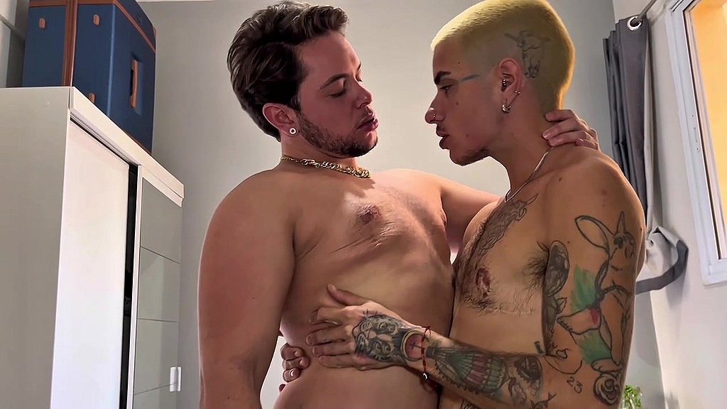 raw oral between two trans men (FTM Latino, Paco Domingues) raw oral between two trans men (FTM Latino, Paco Domingues)