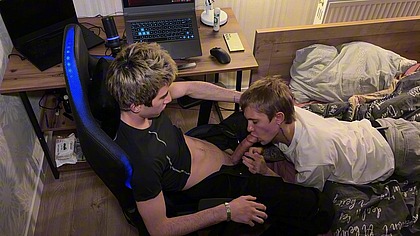 distracted from the game, fucked a twink's tight ass with a big dick and came