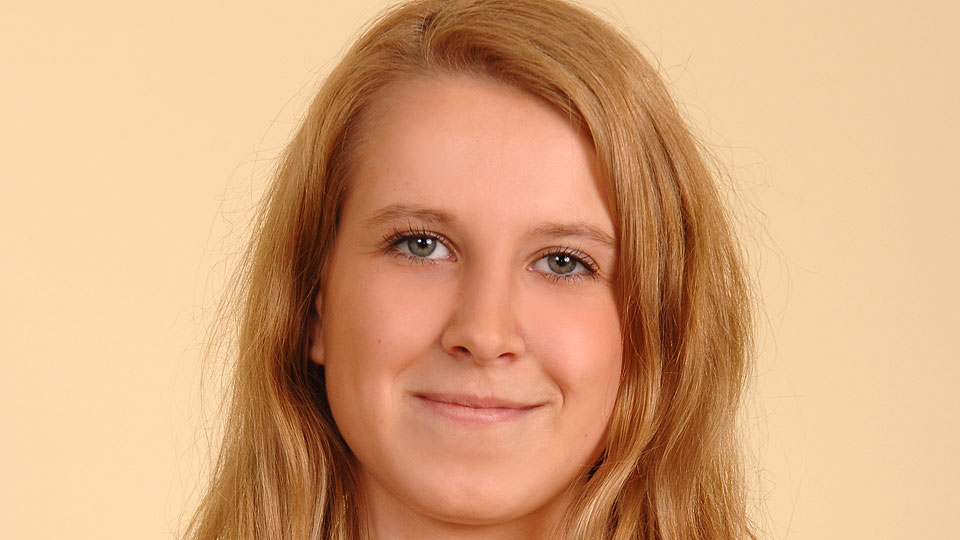 Lovely newcomer gets naked for you