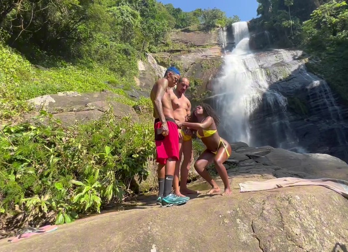 Fiz Uma Putaria Na Cachoeira Com Uma Pretinha Gostosa