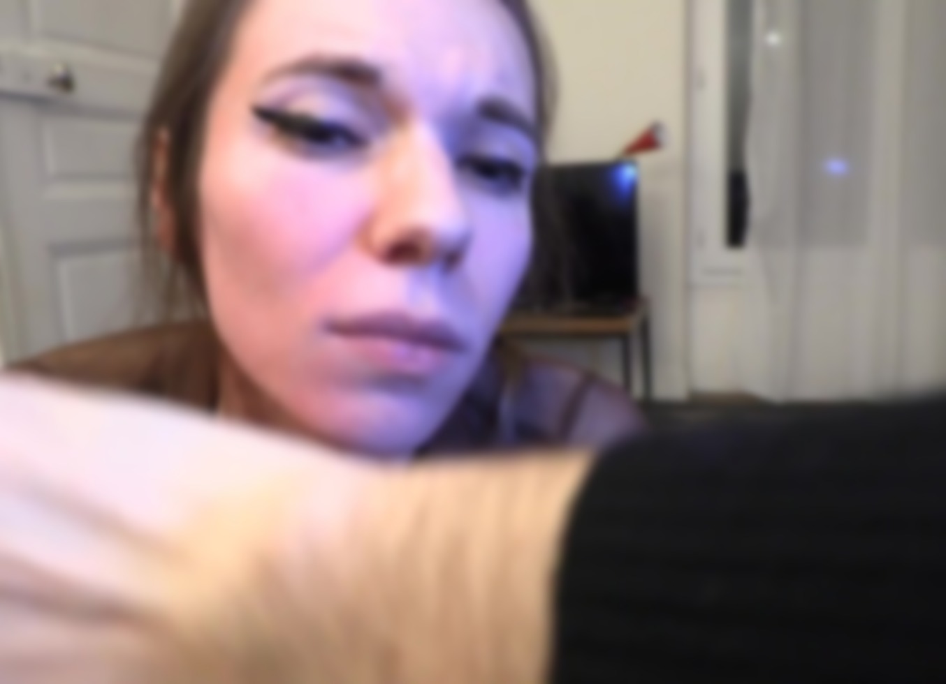 TS Anna Get Hard Face Slapped During Blowjib