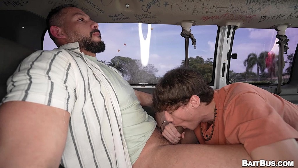 Miguel xxl gets on the bus