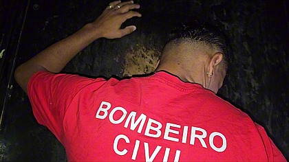 BOMBEIRO DOTADO E NEGRAO FODEU SUPERIOR NOS FUNDOS .