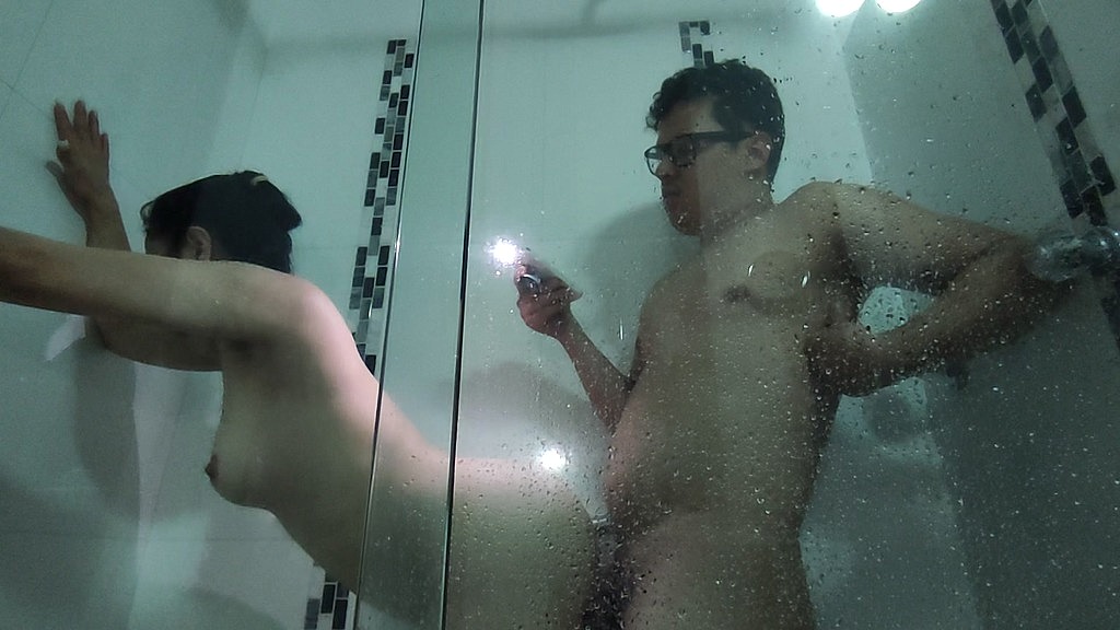 con il mio cugino che faceva sesso sotto la doccia durante un viaggio in cui sono stato lì (Estefani, Crisanto) with my stepcousin having sex in the shower during a trip i stayed there (Estefani, Crisanto)