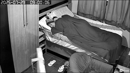 Brinque de pau duro num troca troca e a camera espia pegou tudo.