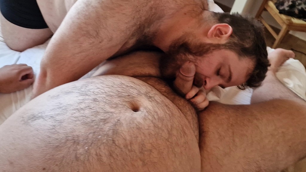 tres osos peludos se chupan las pollas y follan a pelo (Chris Bear, Santi Bear, Alex Chaser) tres osos peludos se chupan las pollas y follan a pelo (Chris Bear, Santi Bear, Alex Chaser)