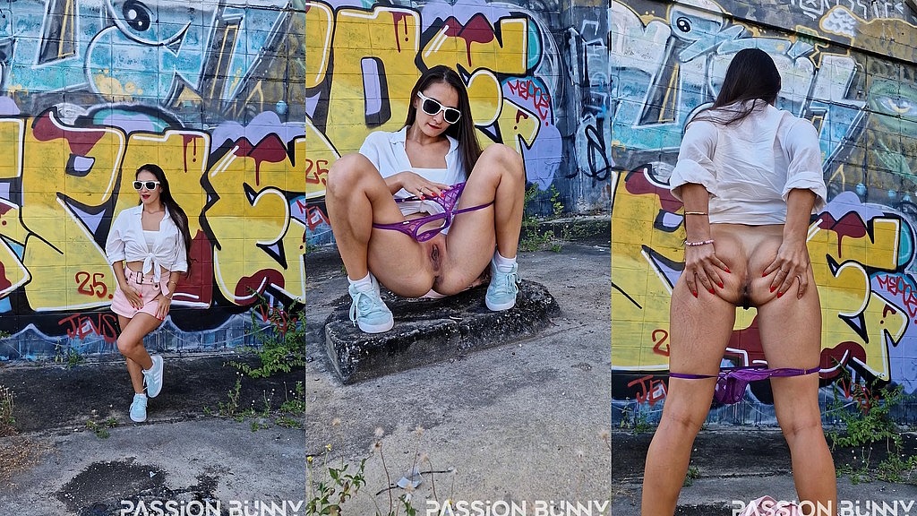 ризиковане величезне пісяння на вулиці - весело та божевільно (MayaRush) risky huge pissing on the street - fun & crazy (MayaRush)