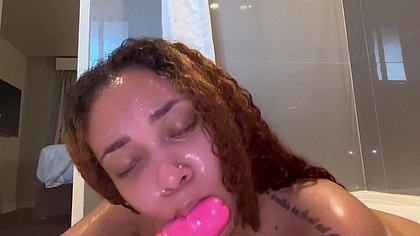 Big Ass Latina Fucking My Creamy Wet Pussy In The Tub