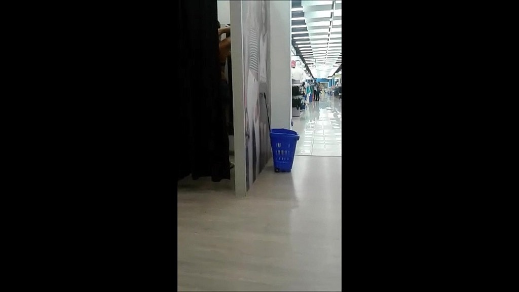 video no provador da loja - fui flagrada provando roupas em uma loja,sempre deixo a cortina aberta quando tem homens perto,adoro me exibir (Raquel Exibida) video no provador da loja - fui flagrada provando roupas em uma loja,sempre deixo a cortina aberta quando tem homens perto,adoro me exibir (Raquel Exibida)