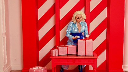 beautiful fetish backstages - Christmas mood!