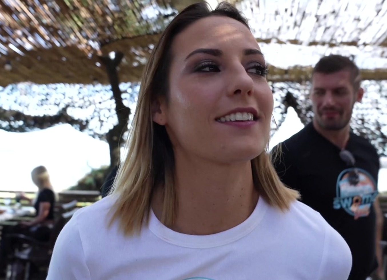 Le Bus Des Libertins #7 , Baise Dans Les Wc Du Bar De Plage