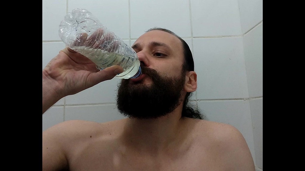 dessa vez, bastante em uma garrafa (Hugles_Andre) dessa vez, bastante em uma garrafa (Hugles_Andre)