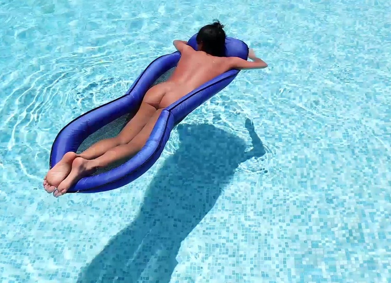 Public! Hot Ass Fuck In The Middle Of The Pool