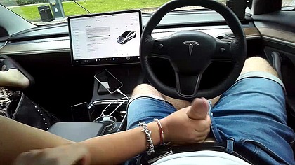 HOTWIFE GIVES ME HANDJOB IN A TESLA AND DOGGYSTYLE FUCK HOMEMADE