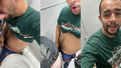 Um sexo quando menos se espera, machos trepando escondido no banheiro publico.