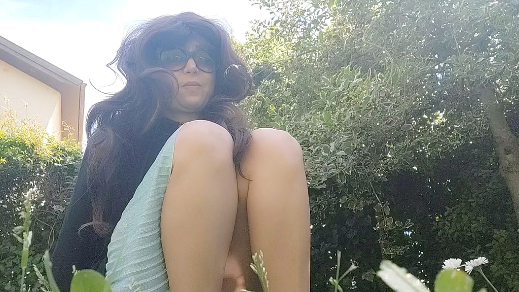 chantalchannel - outdoor without panties!! pee on the grass in a public park (Chantal channel) chantalchannel - outdoor without panties!! pee on the grass in a public park (Chantal channel)