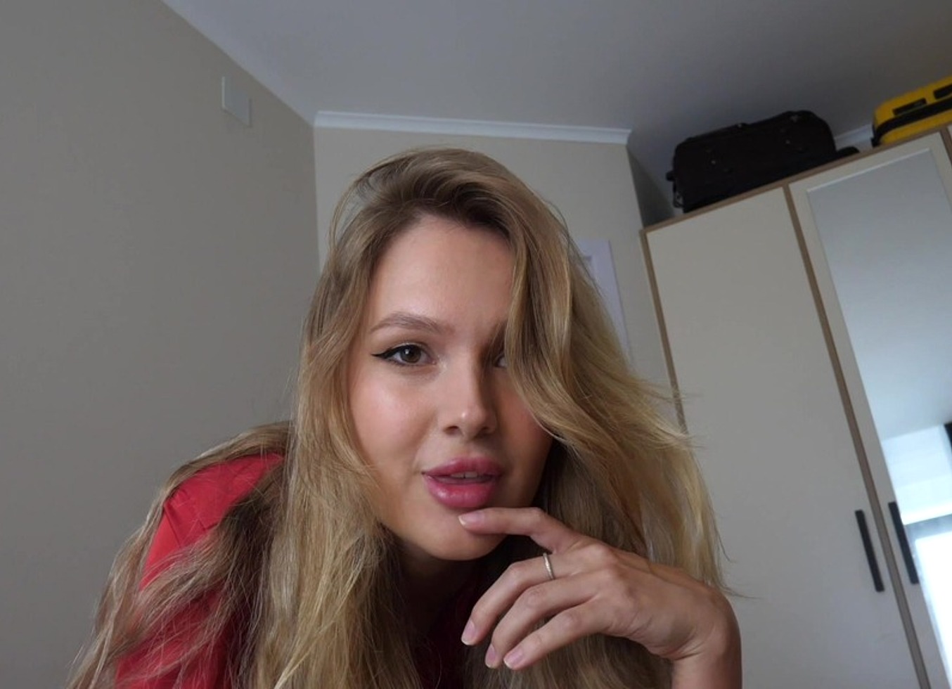 A Good Girl Knows How To Make A Good Morning. Virtual Sex