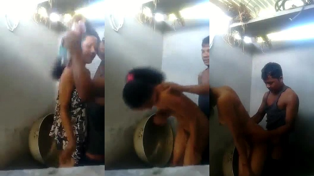 підліток насолоджується з хлопцем ванною (Indianxxxreality, Indianxworld, Indiancouple2) a teen enjoy with boyfriend on bathroom (Indianxxxreality, Indianxworld, Indiancouple2)