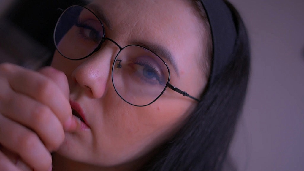 неслухняна дівчина смокче свого хлопця і отримує обличчя. (Ел Ля Кінн, Алекса Мур) naughty girl sucks her guy s and gets facial. (Al Lya Kinn, Alexa Moore)