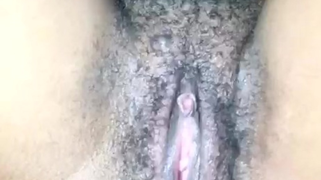 cumie11 мастурбує її неголену кицьку (Cumie11) cumie11 masturbate her unshaved pussy (Cumie11)
