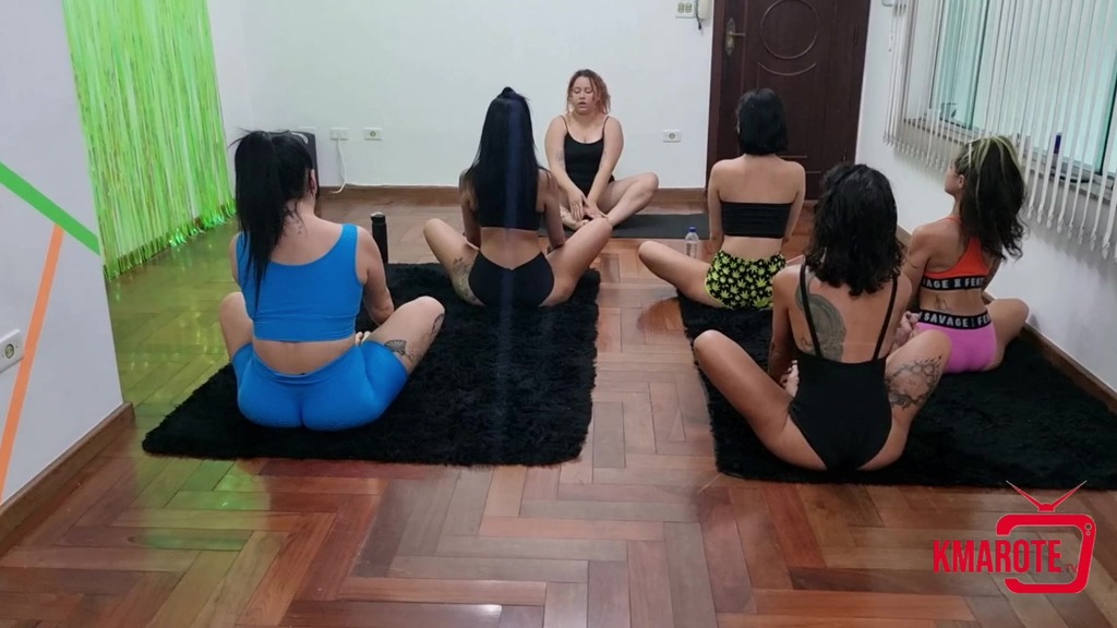 fortalecendo a bucetinha pra prender a piroca bem gostosa